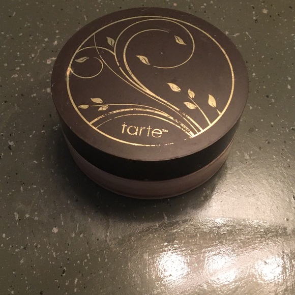Tarte Amazonian Clay Powder Foundation in Light Beige - Picture 3 of 8